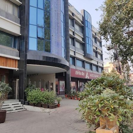 Hotel Crystal Palace Meerut Luaran gambar