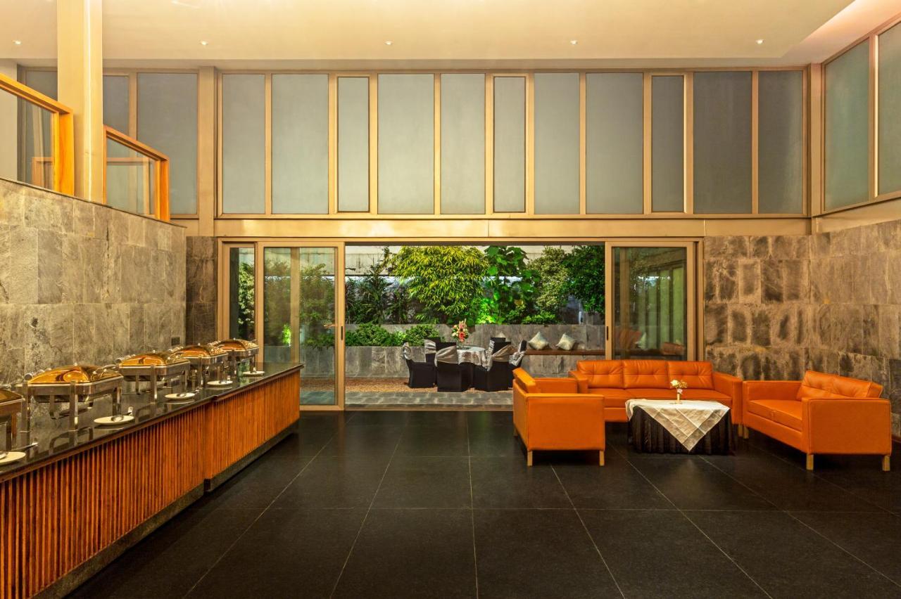 Hotel Crystal Palace Meerut Luaran gambar