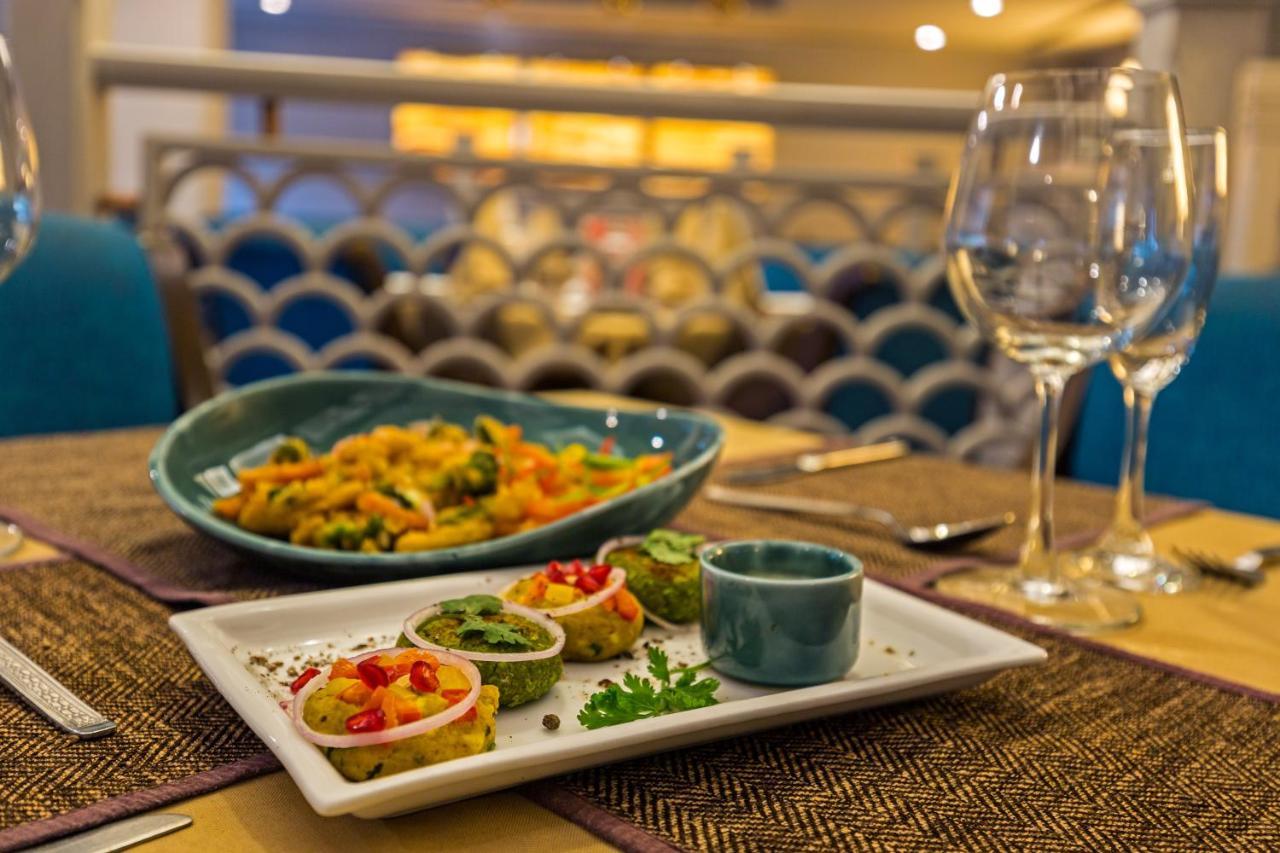 Hotel Crystal Palace Meerut Luaran gambar
