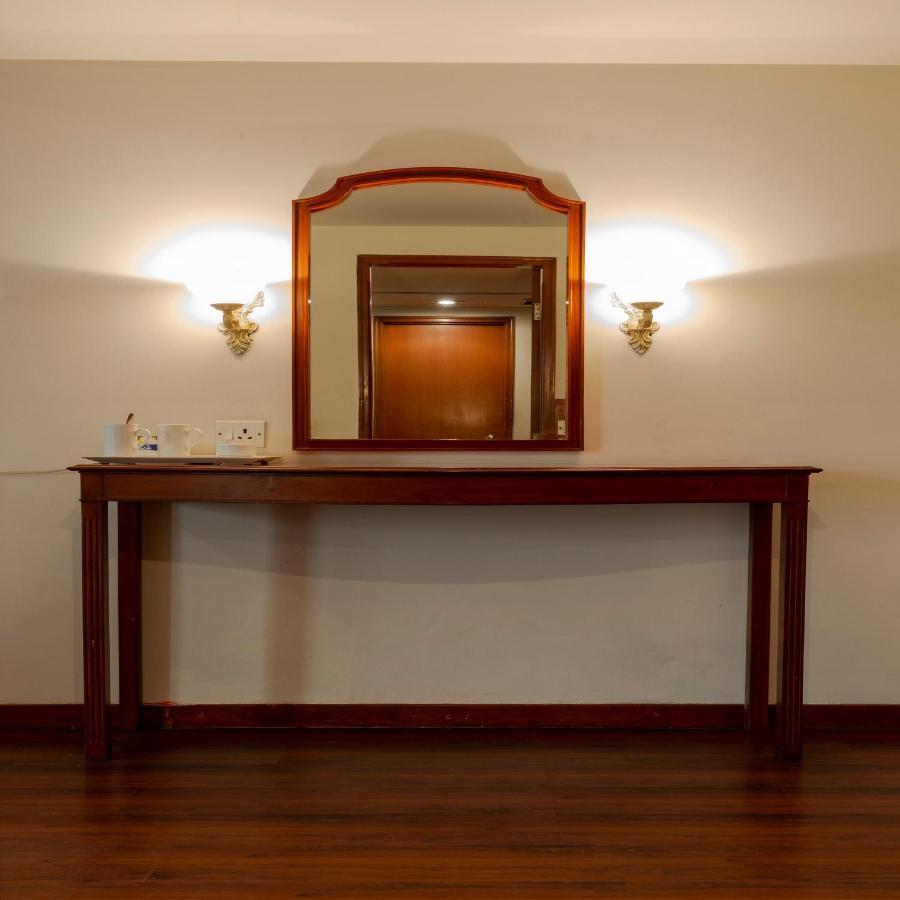 Hotel Crystal Palace Meerut Luaran gambar