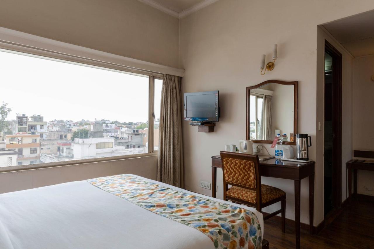 Hotel Crystal Palace Meerut Luaran gambar
