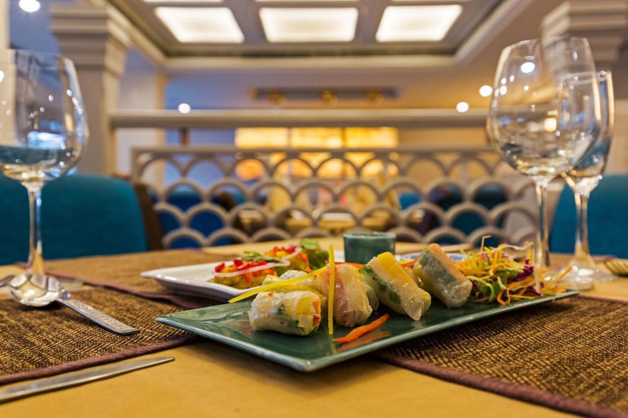 Hotel Crystal Palace Meerut Luaran gambar