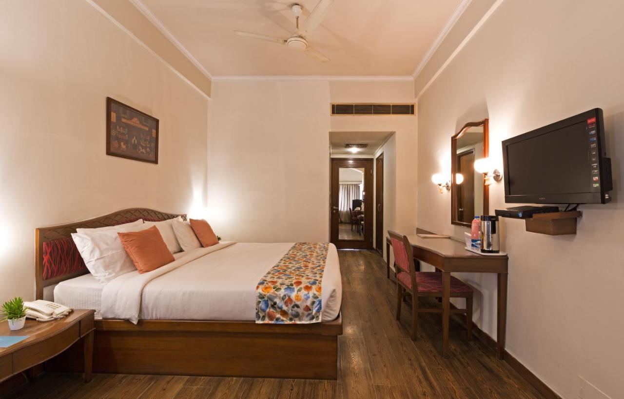 Hotel Crystal Palace Meerut Luaran gambar