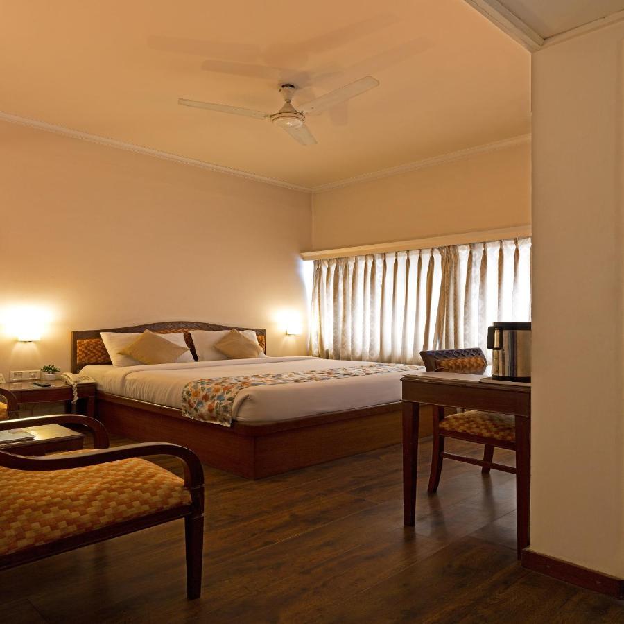 Hotel Crystal Palace Meerut Luaran gambar