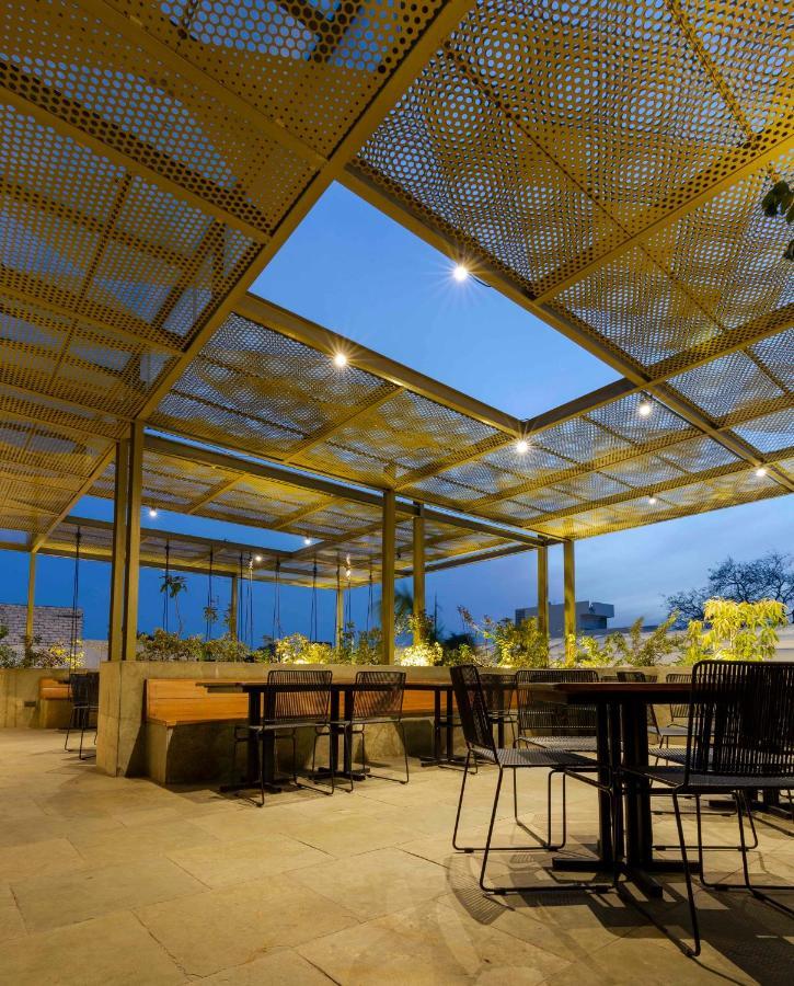 Hotel Crystal Palace Meerut Luaran gambar