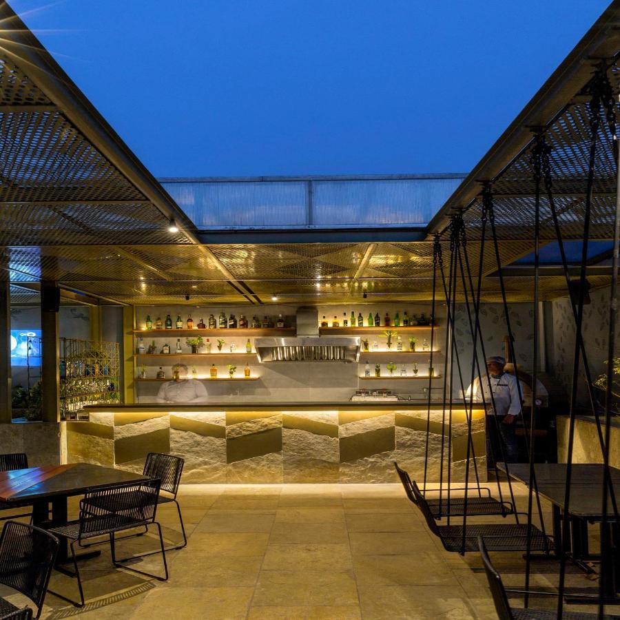 Hotel Crystal Palace Meerut Luaran gambar