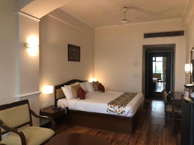Hotel Crystal Palace Meerut Luaran gambar
