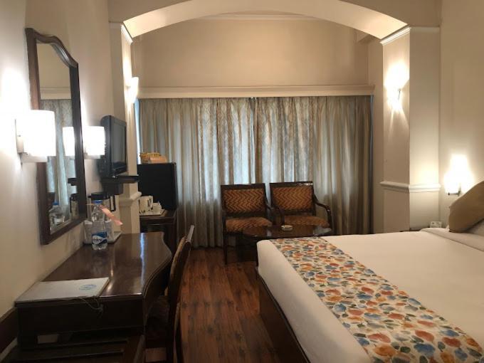 Hotel Crystal Palace Meerut Luaran gambar