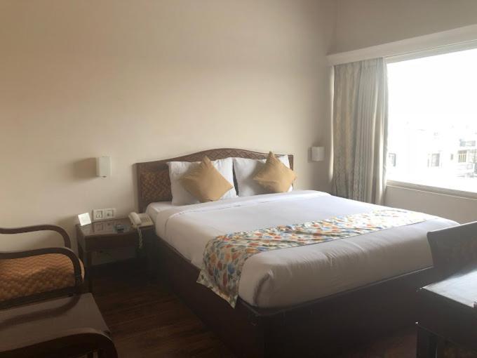 Hotel Crystal Palace Meerut Luaran gambar