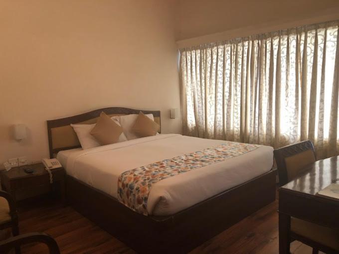 Hotel Crystal Palace Meerut Luaran gambar