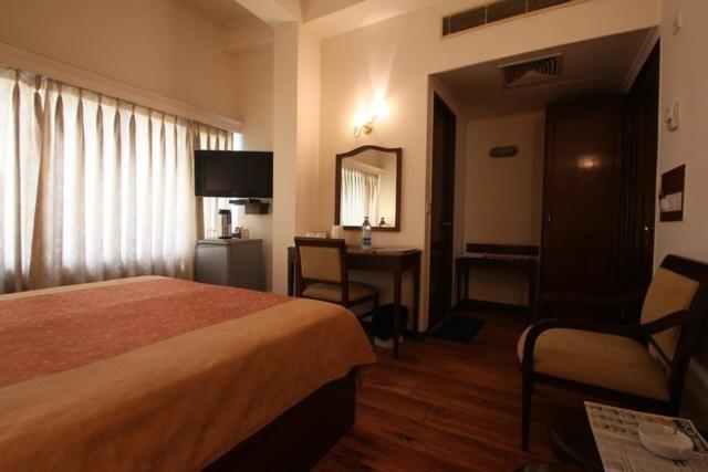 Hotel Crystal Palace Meerut Luaran gambar