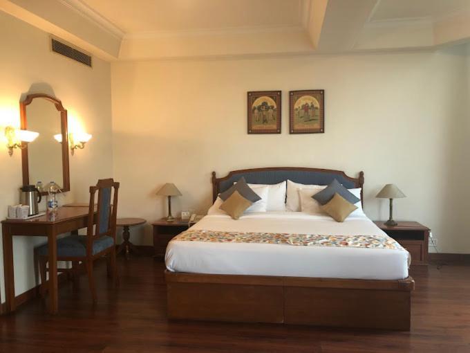 Hotel Crystal Palace Meerut Luaran gambar
