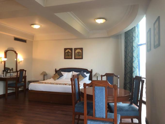 Hotel Crystal Palace Meerut Luaran gambar